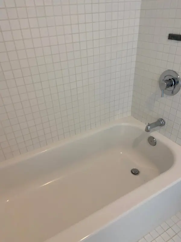 Bathtub after an MCS cleaning