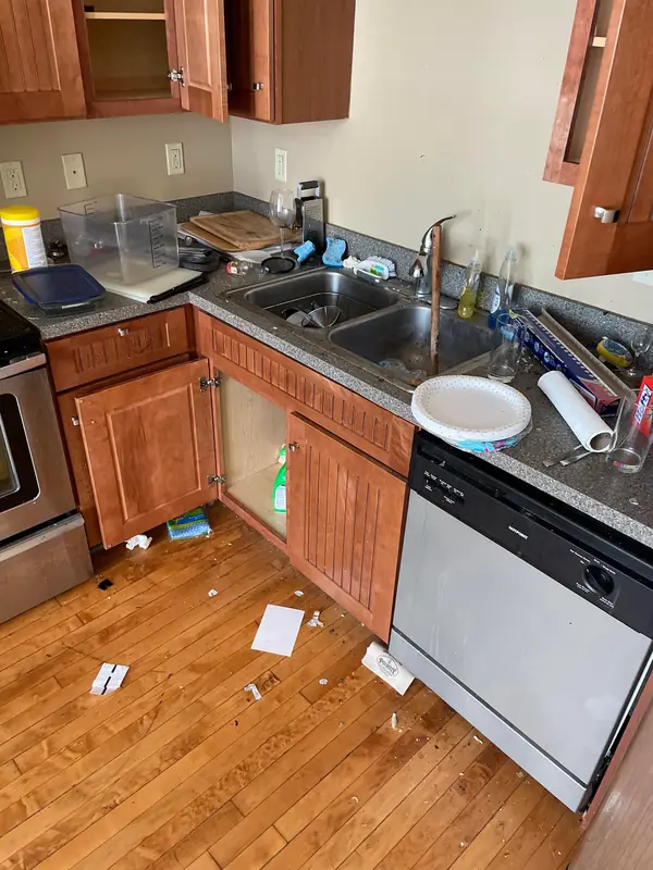 Kitchen before cleaning